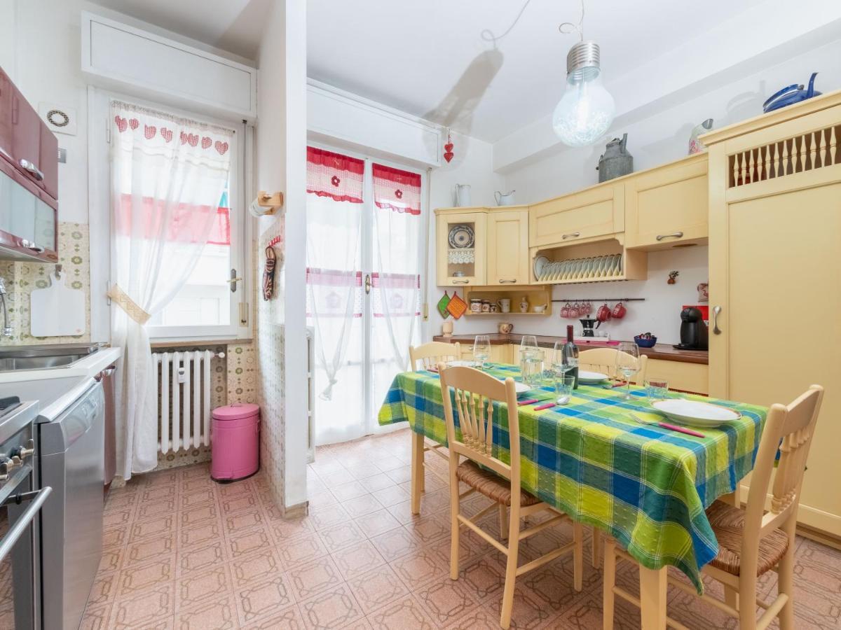 Flaminia Bright & Roomy Apartment Песаро Екстериор снимка